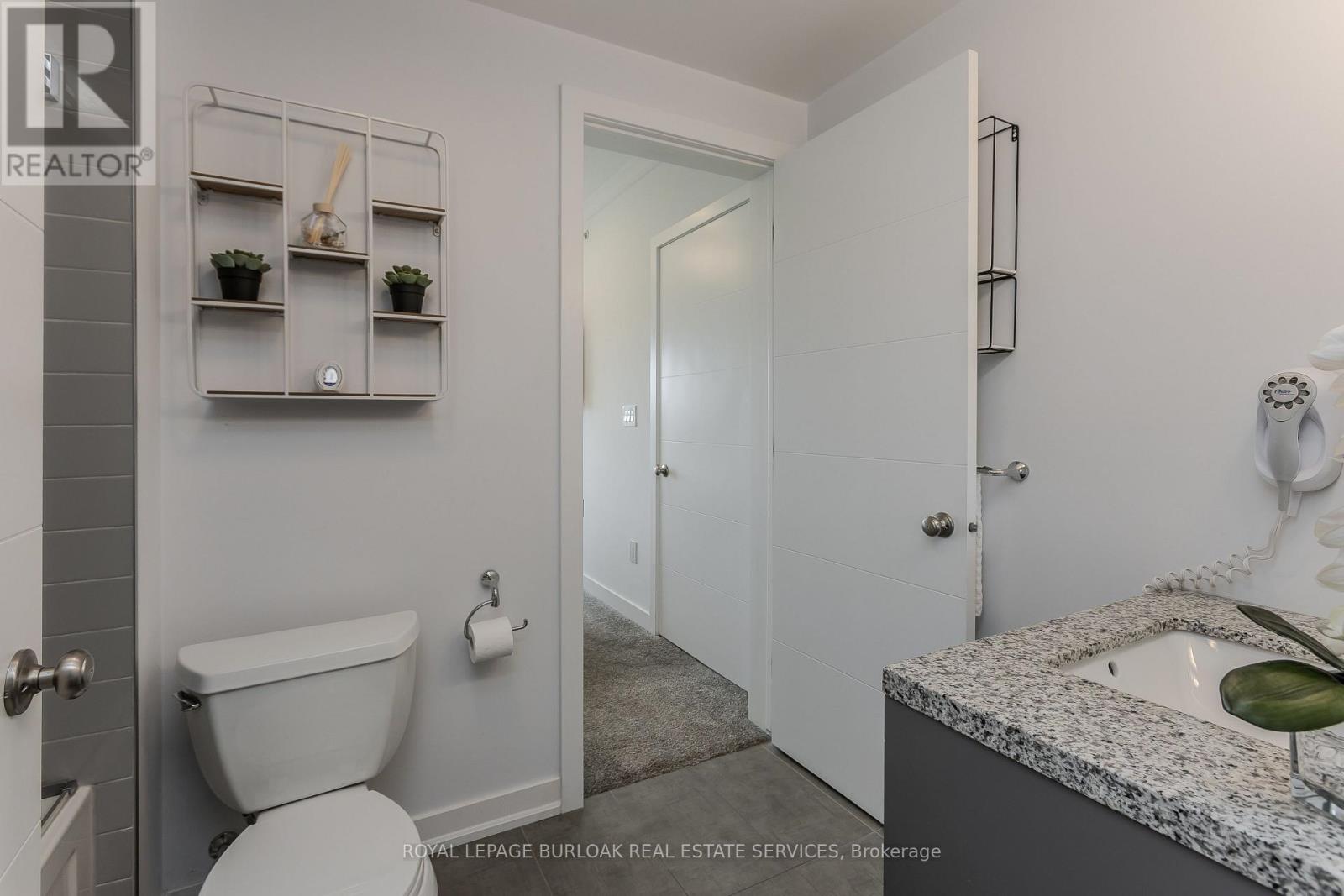 #315 4040 UPPER MIDDLE ROAD - 26