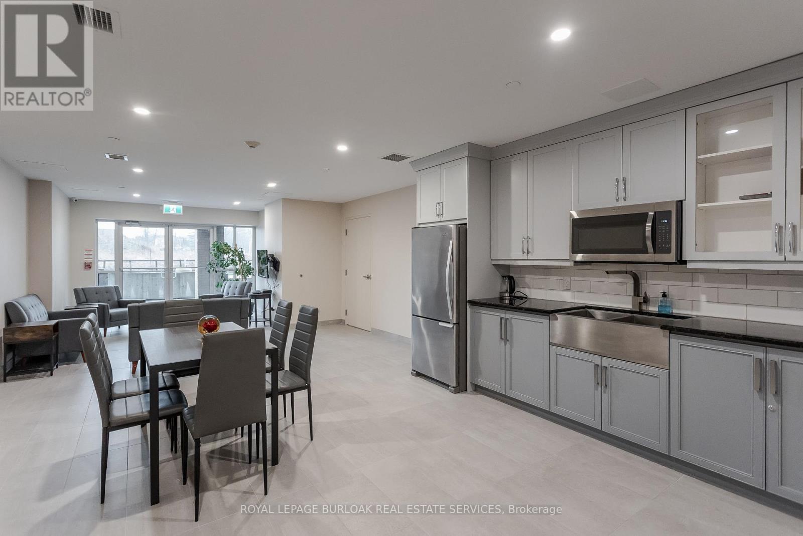 #315 4040 UPPER MIDDLE ROAD - 30