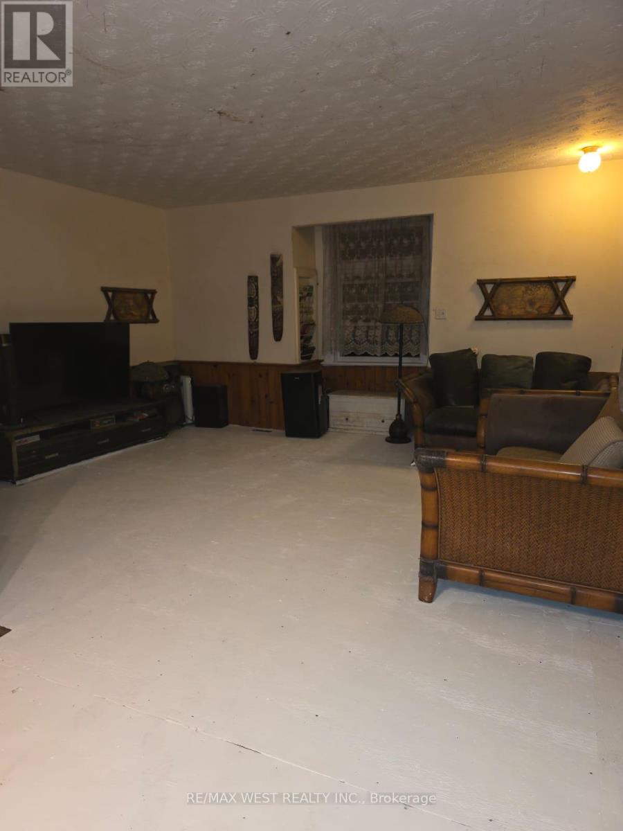 6536 5TH SIDE ROAD - 11
