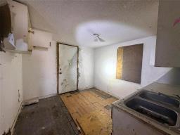 749 Selkirk Avenue, Winnipeg, MB R2W2N5 Photo 6