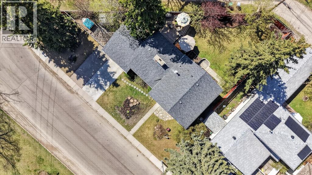 3811 24 Street NW - 38