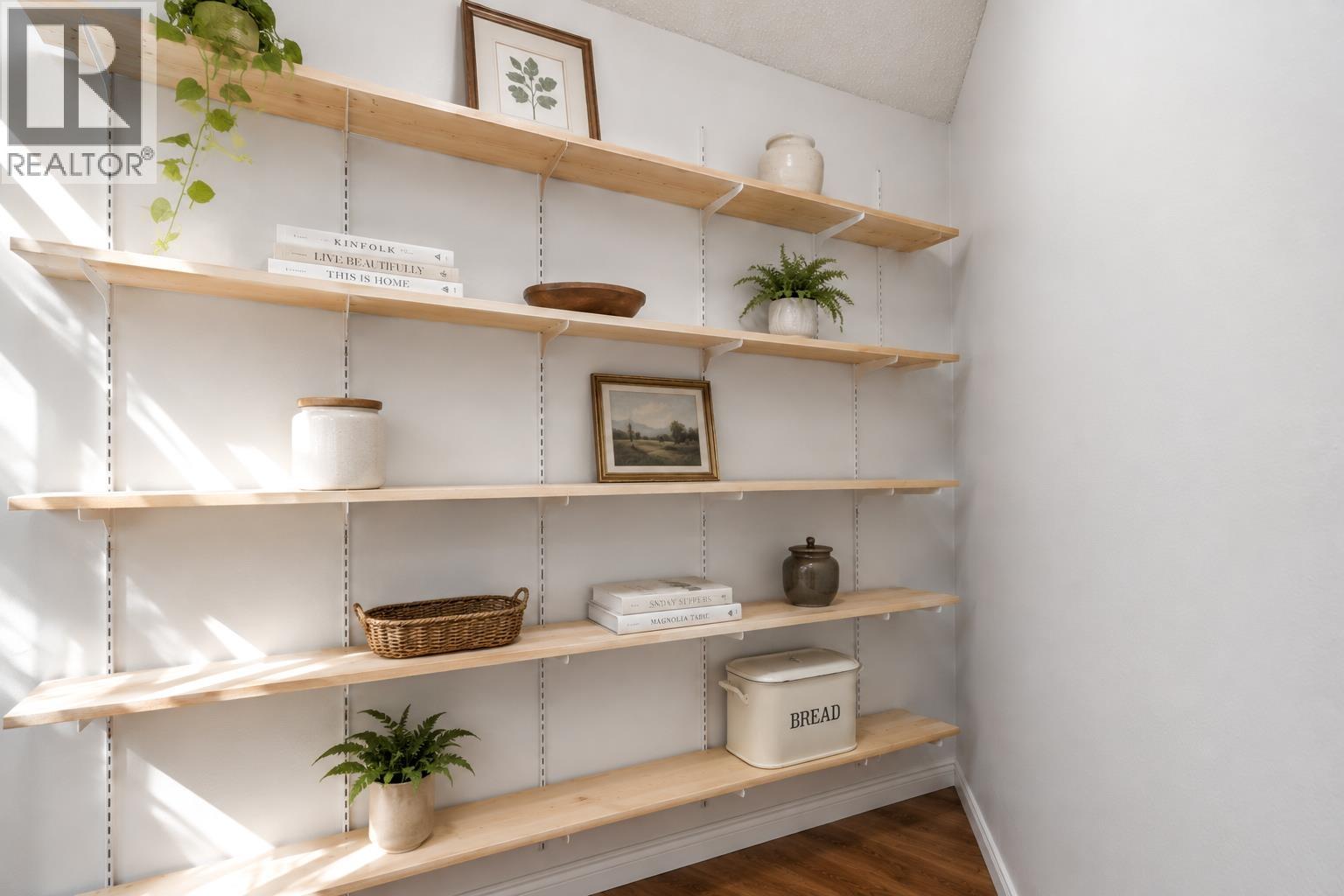 307 2800 CHESTERFIELD AVENUE, North Vancouver