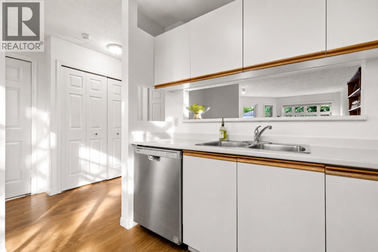 307 2800 CHESTERFIELD AVENUE, North Vancouver
