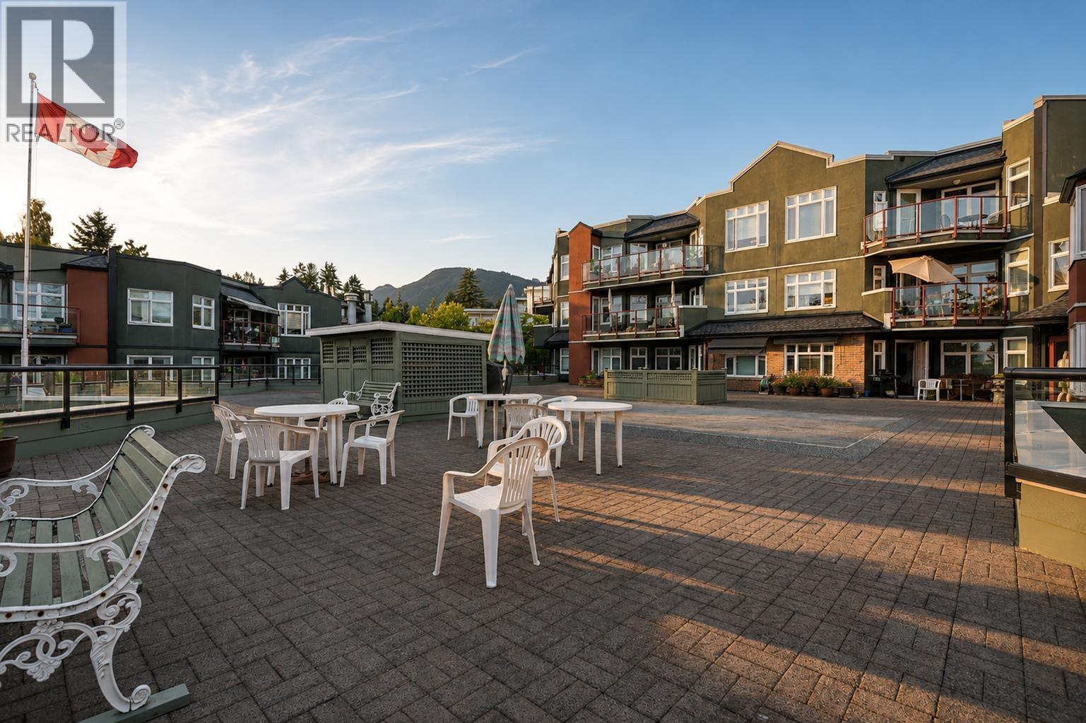 307 2800 CHESTERFIELD AVENUE, North Vancouver