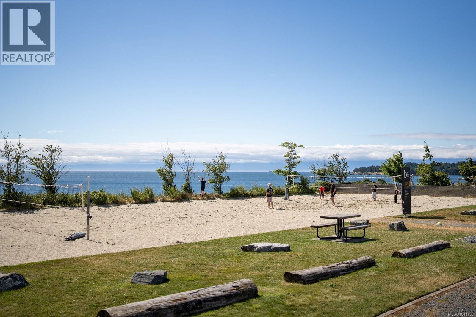 #6 3439 Trumpeter St - 19