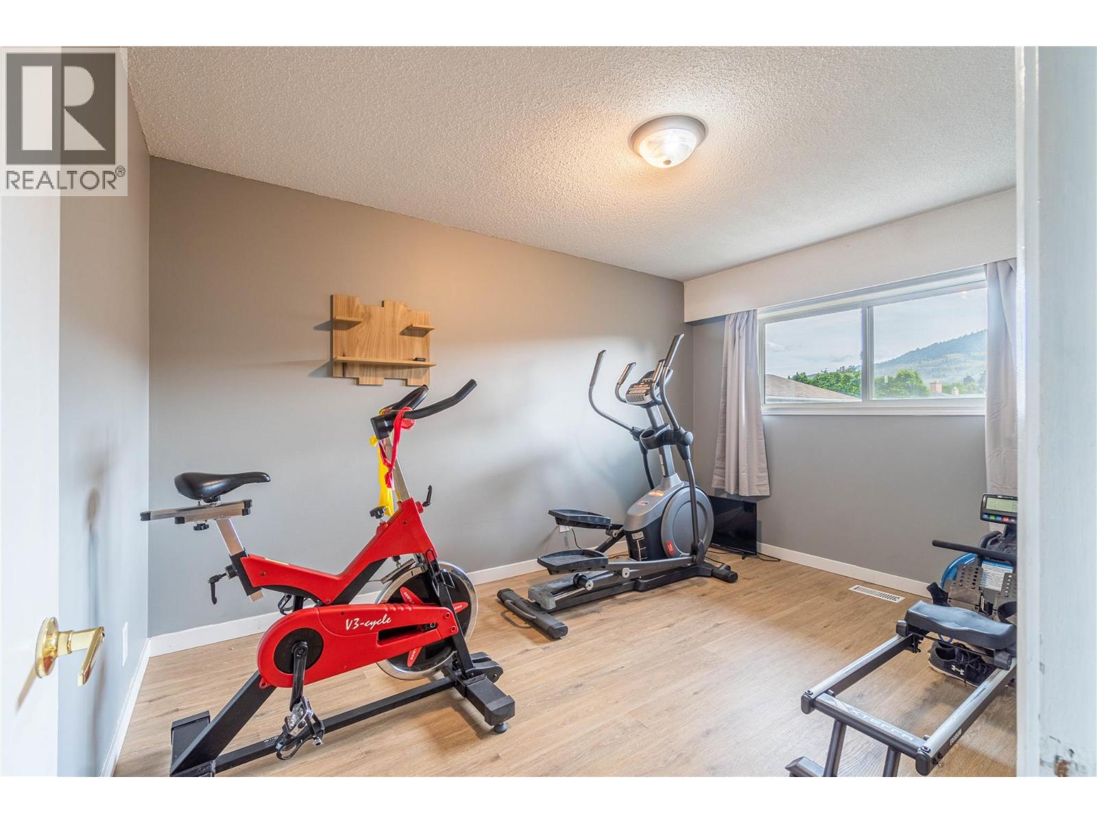 2255 FLEETWOOD Avenue - Image 10