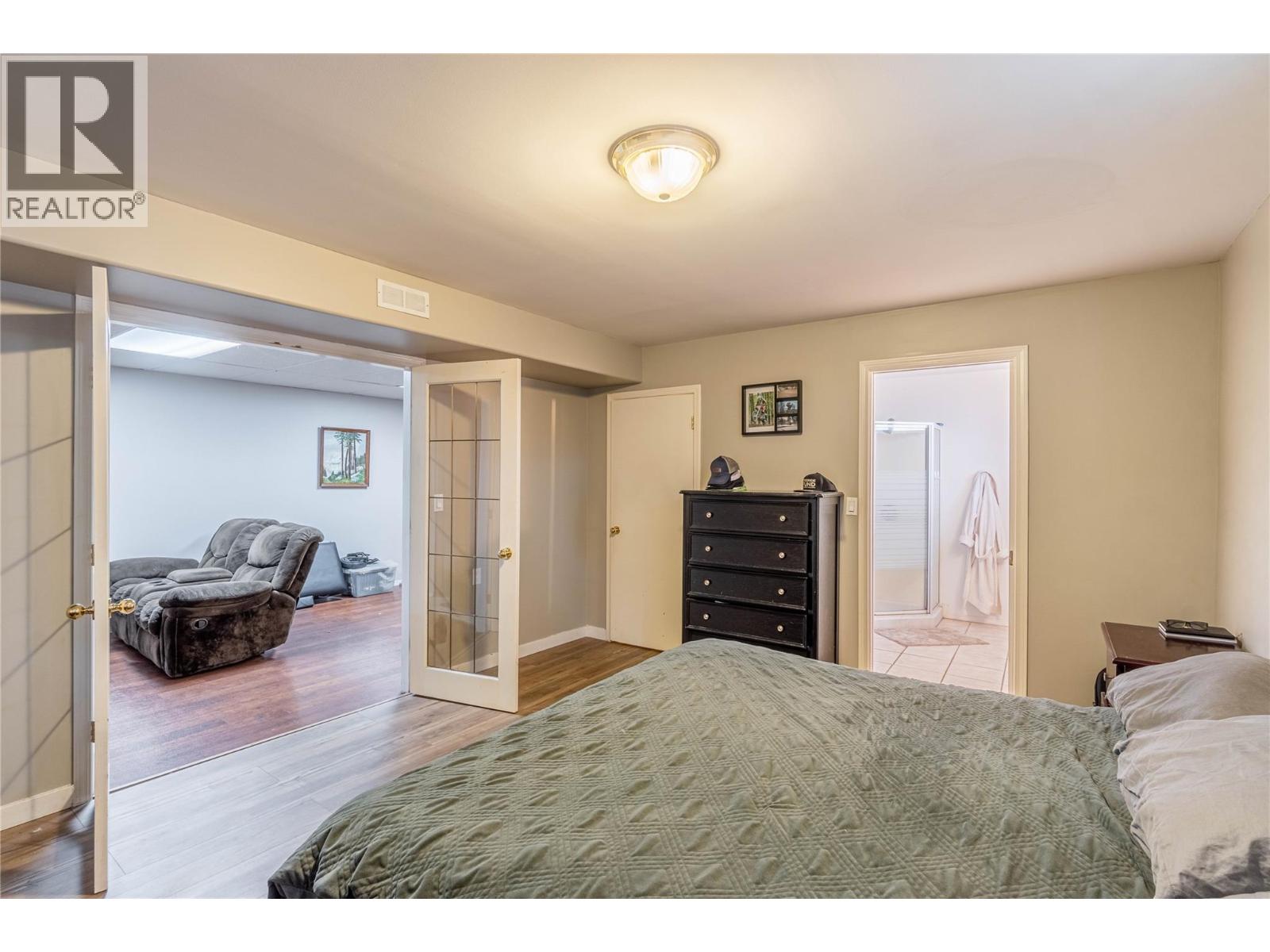 2255 FLEETWOOD Avenue - 23