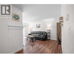 Living room - 32 1287 Verdier Ave, Central Saanich, BC V8M1H1 Photo 10