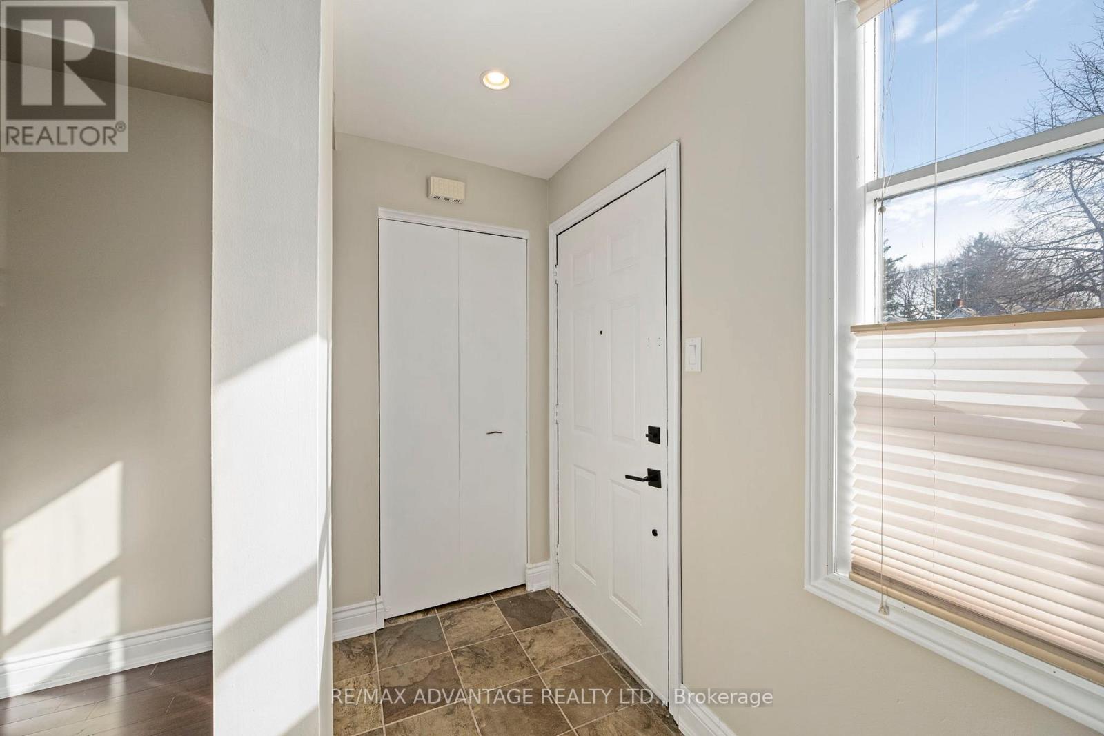 945 COLBORNE STREET - 5