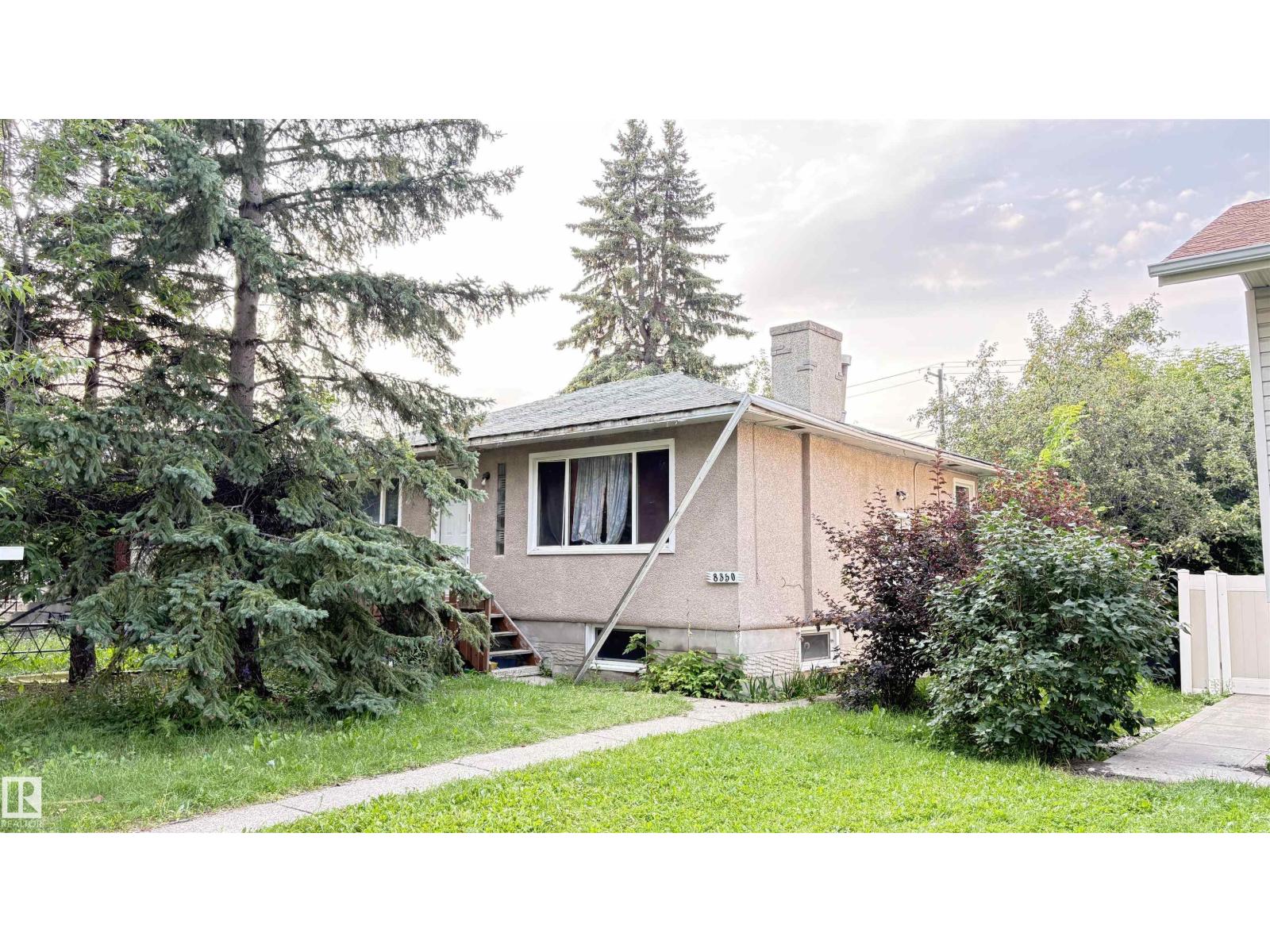8350 81 AV NW, King Edward Park, Edmonton photo 1
