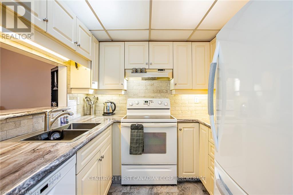 #5 90 ONTARIO STREET S - Image 18