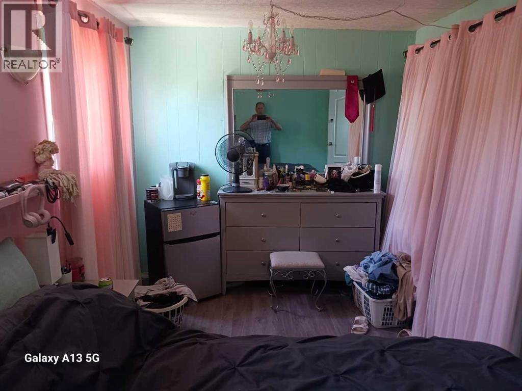 14, 85 Gasoline Alley E - Image 17