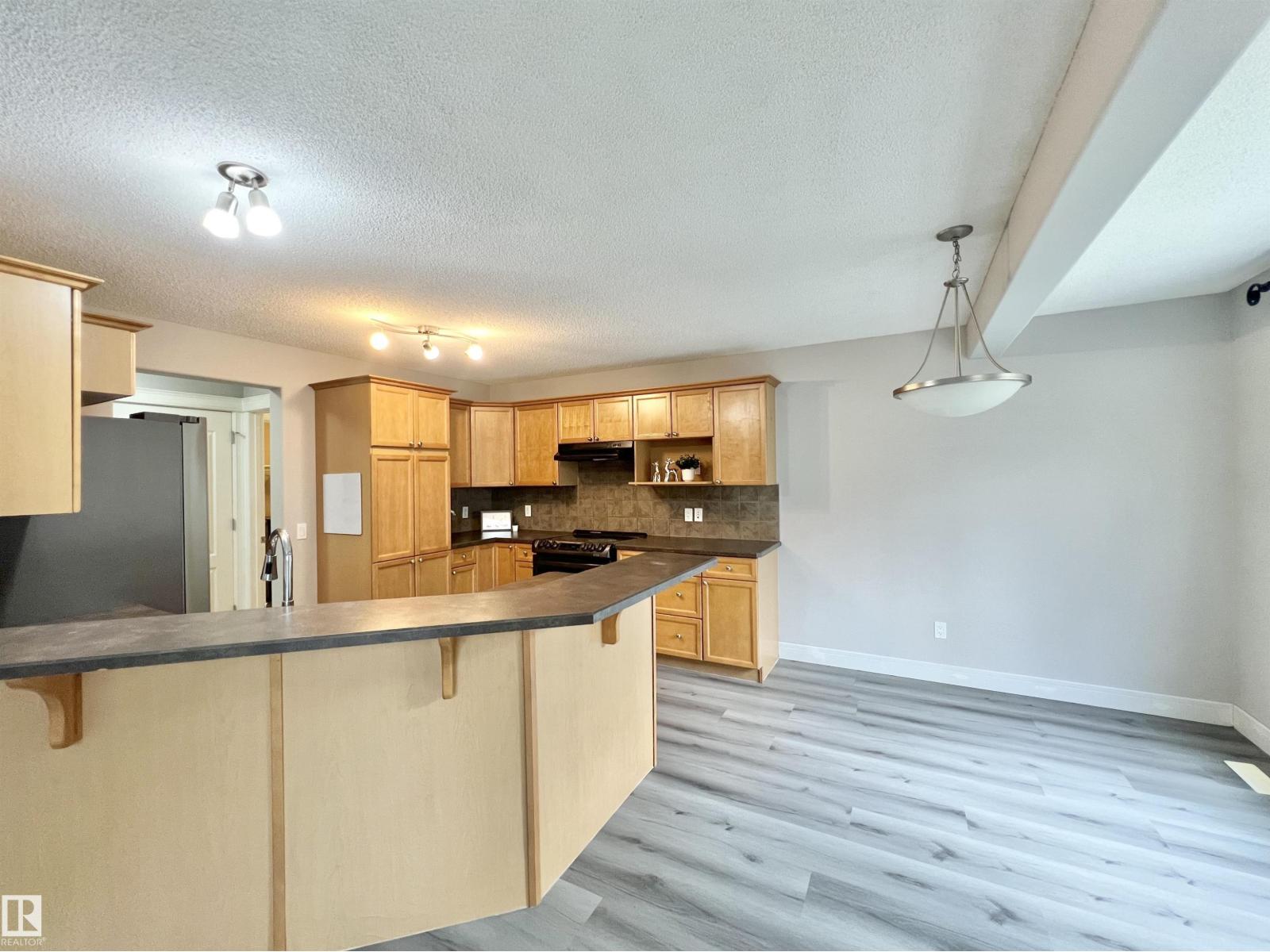 11407 167A AV NW - 10