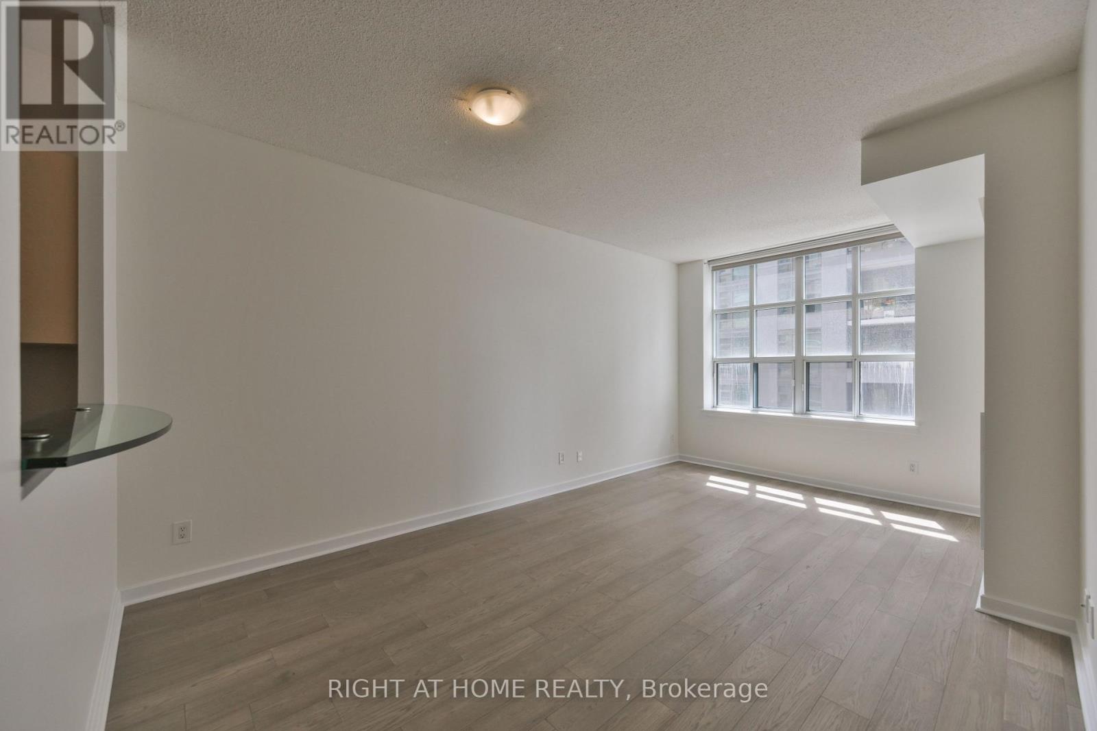#621 438 RICHMOND STREET W - 2