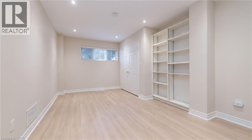 37 BLACKTHORN Lane - 26