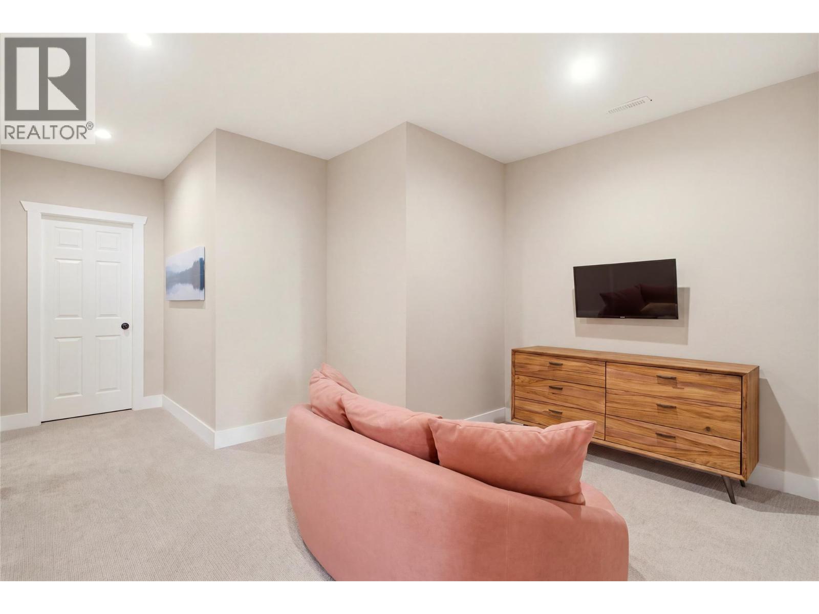 2142 Shannon Woods Way, West Kelowna