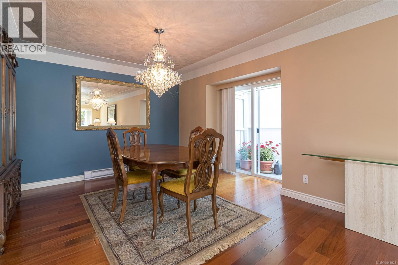 1146 Leonard St - 10