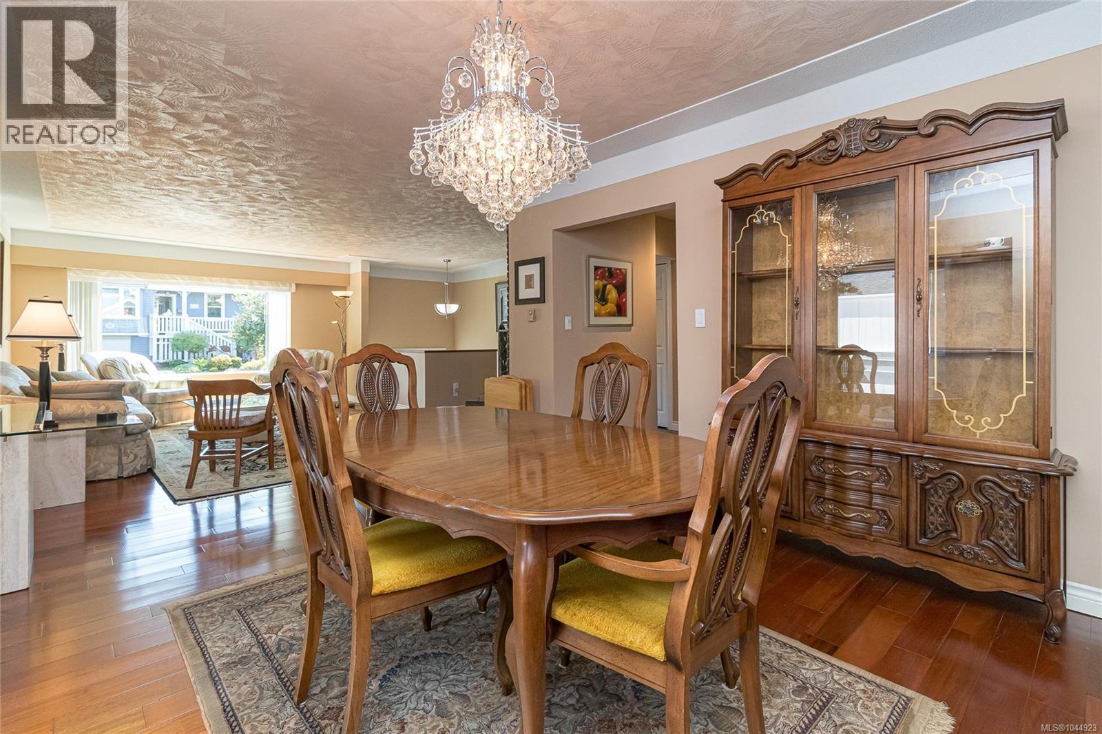 1146 Leonard St - 11