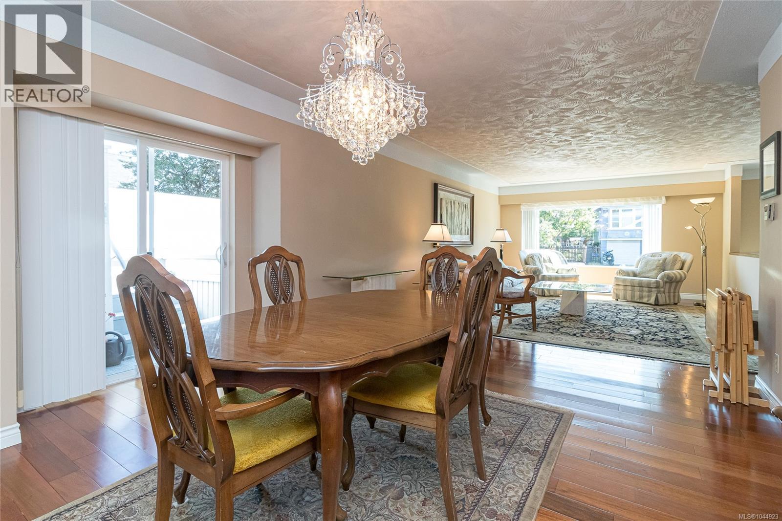 1146 Leonard St - 12