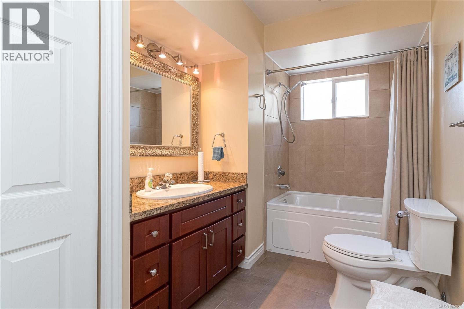 1146 Leonard St - Image 20