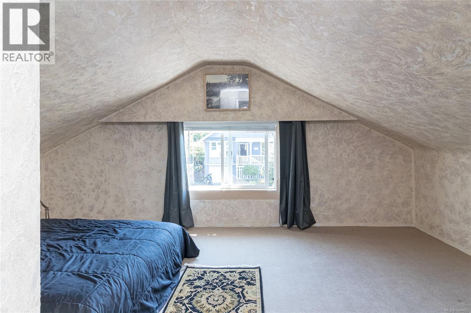 1146 Leonard St - Image 21