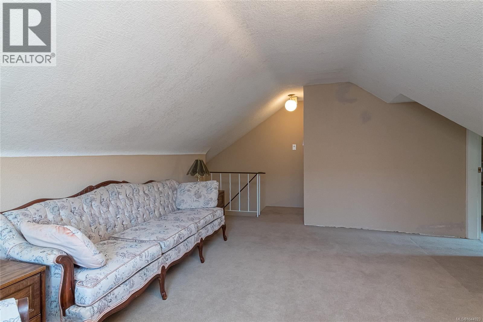 1146 Leonard St - Image 24