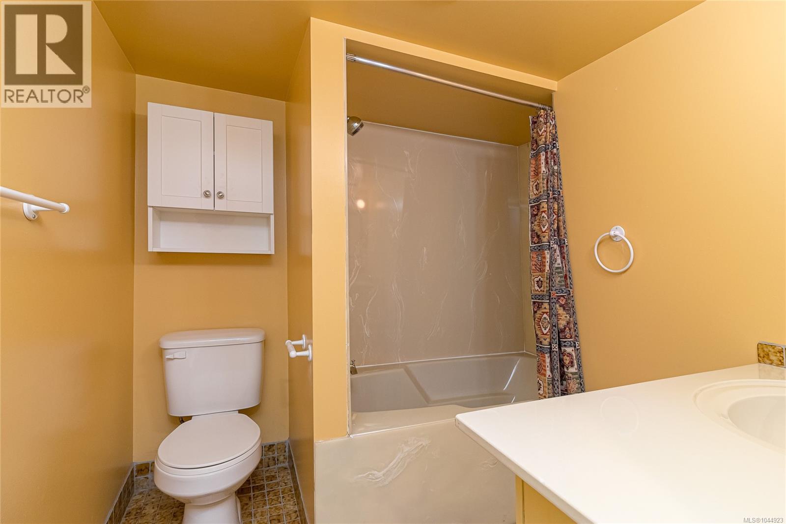 1146 Leonard St - 26