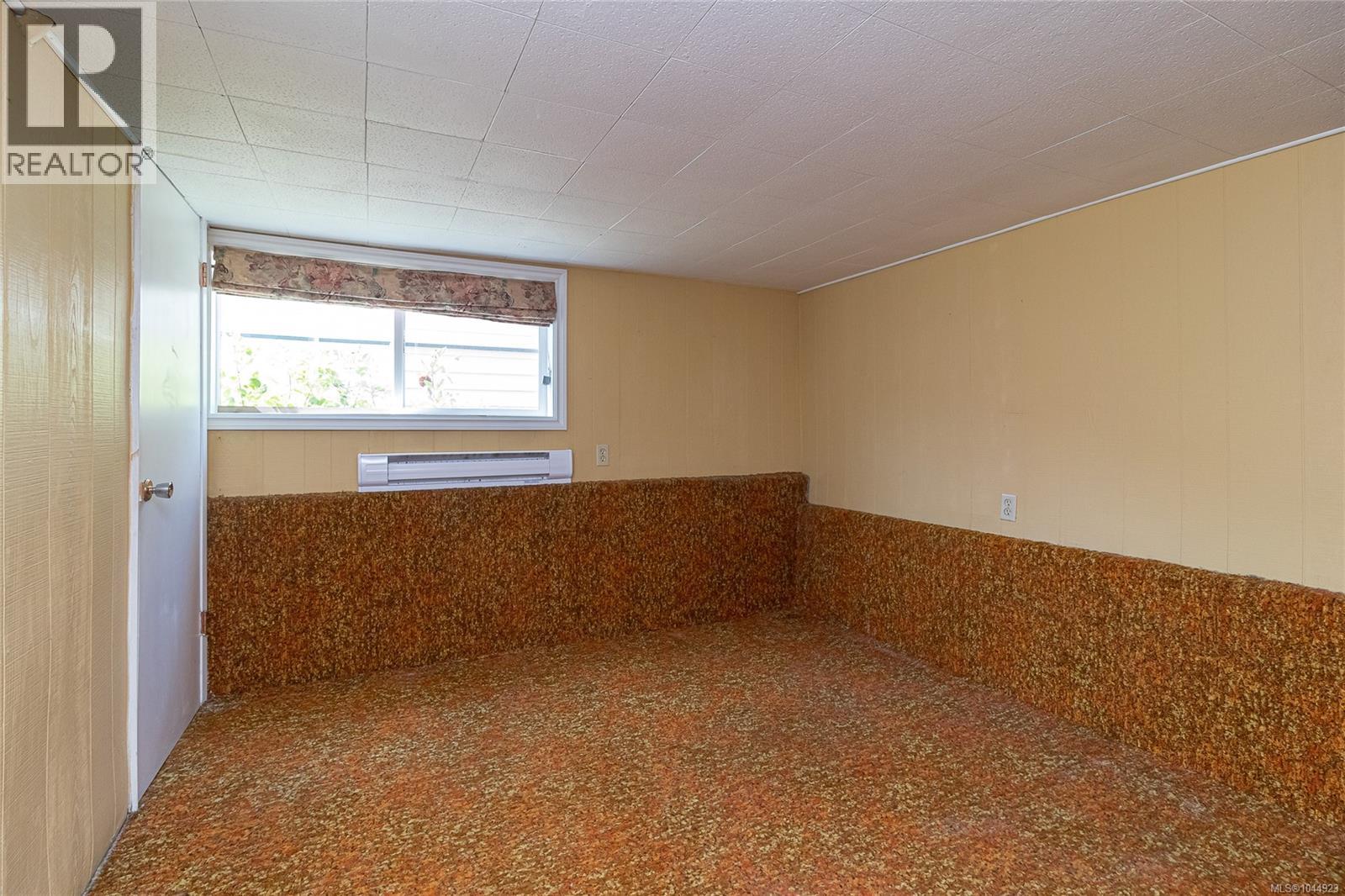 1146 Leonard St - Image 27