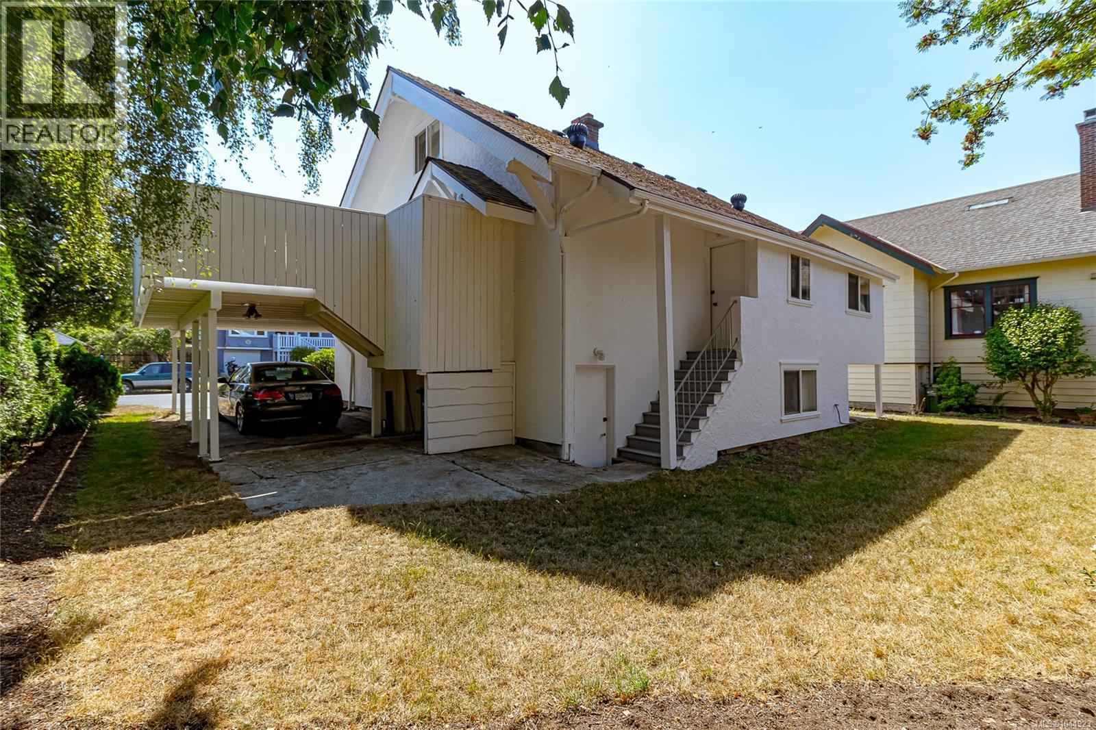 1146 Leonard St - Image 33
