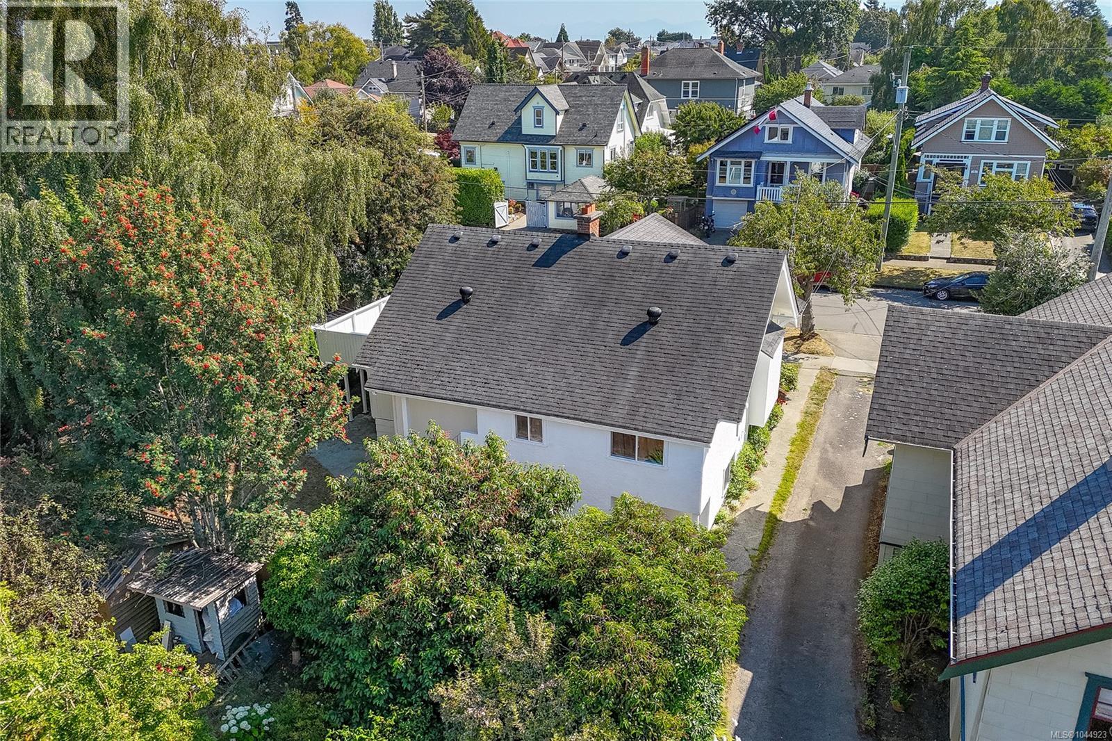 1146 Leonard St - Image 35