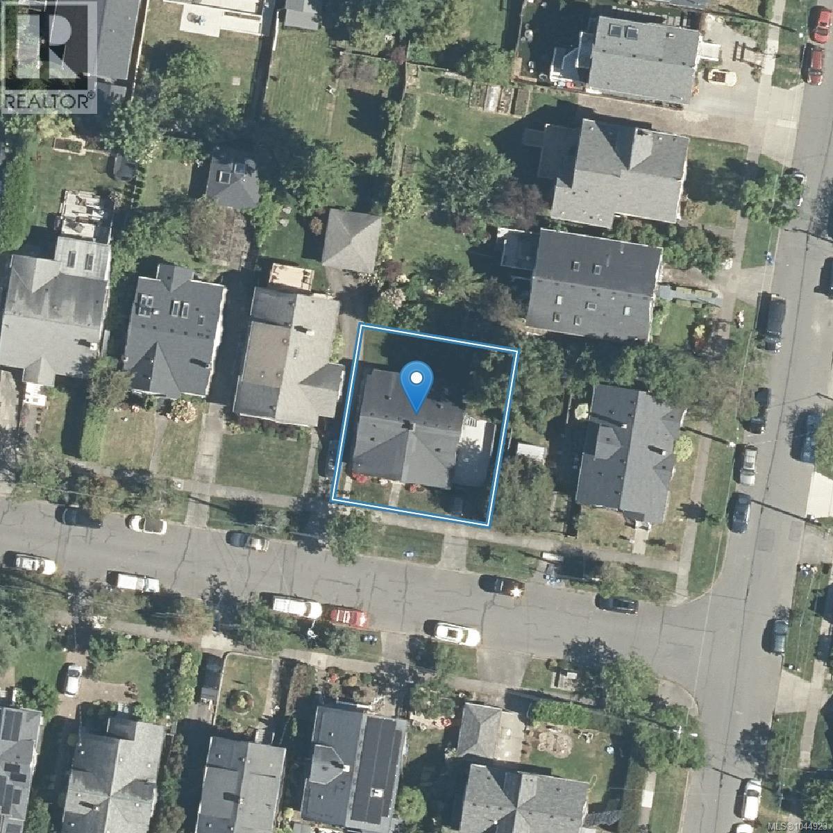 1146 Leonard St - 37