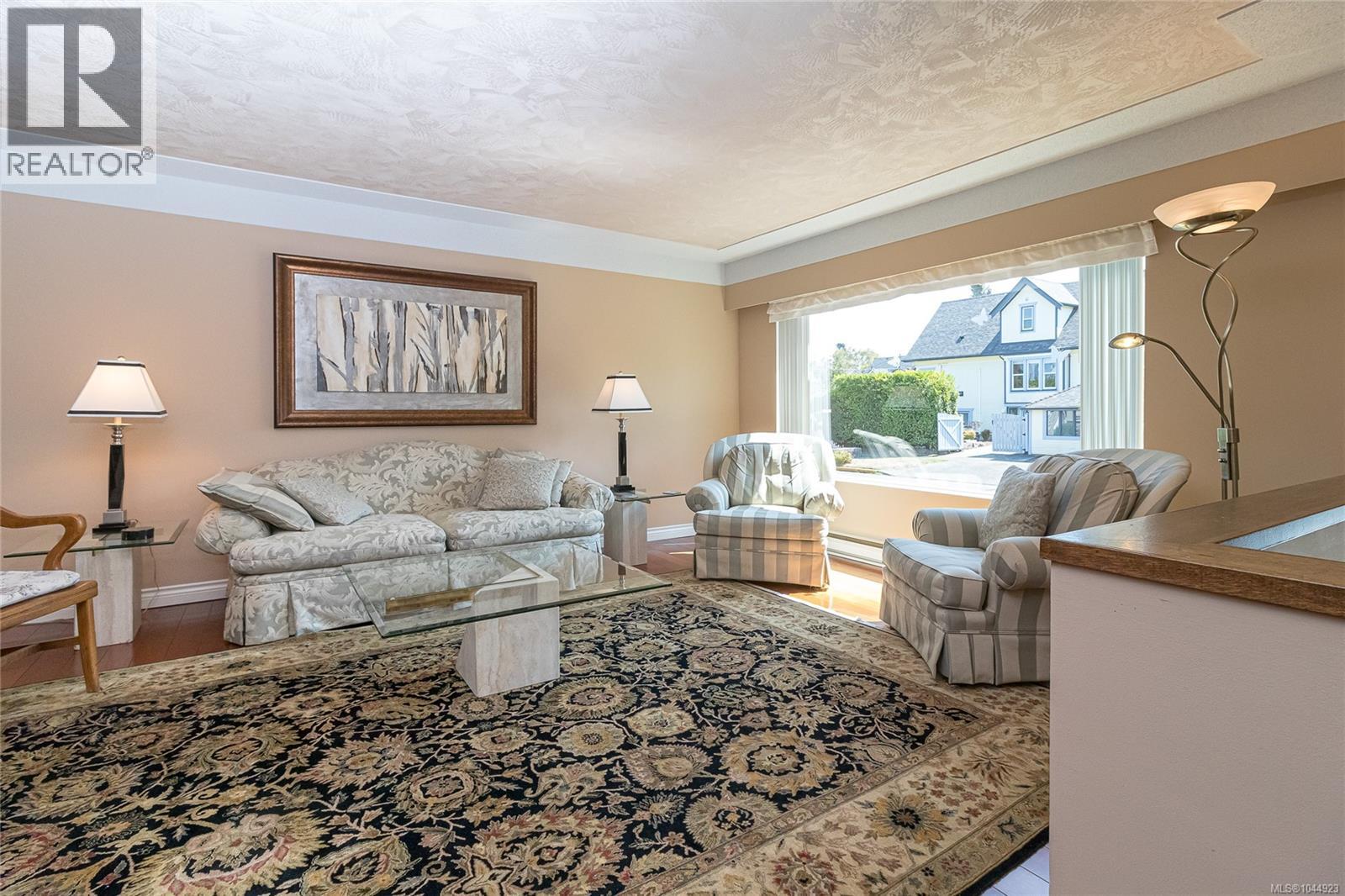 1146 Leonard St - 7