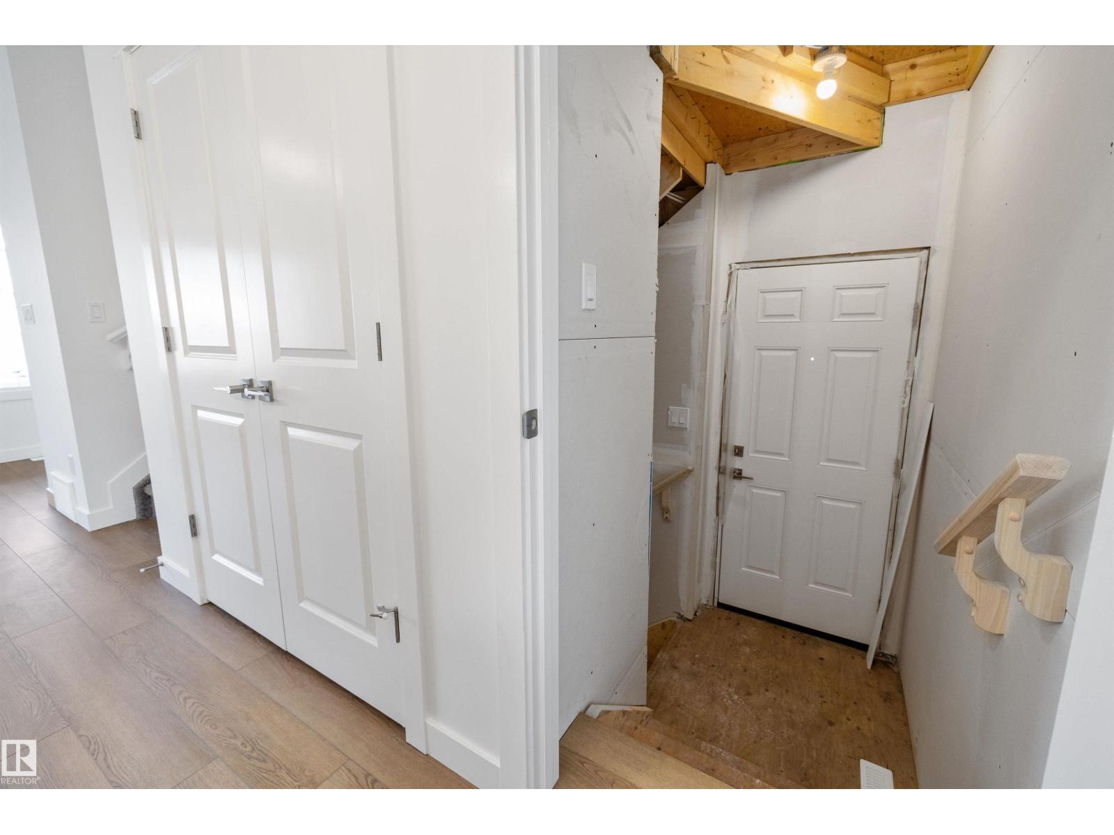18859 29 AV NW - Image 38