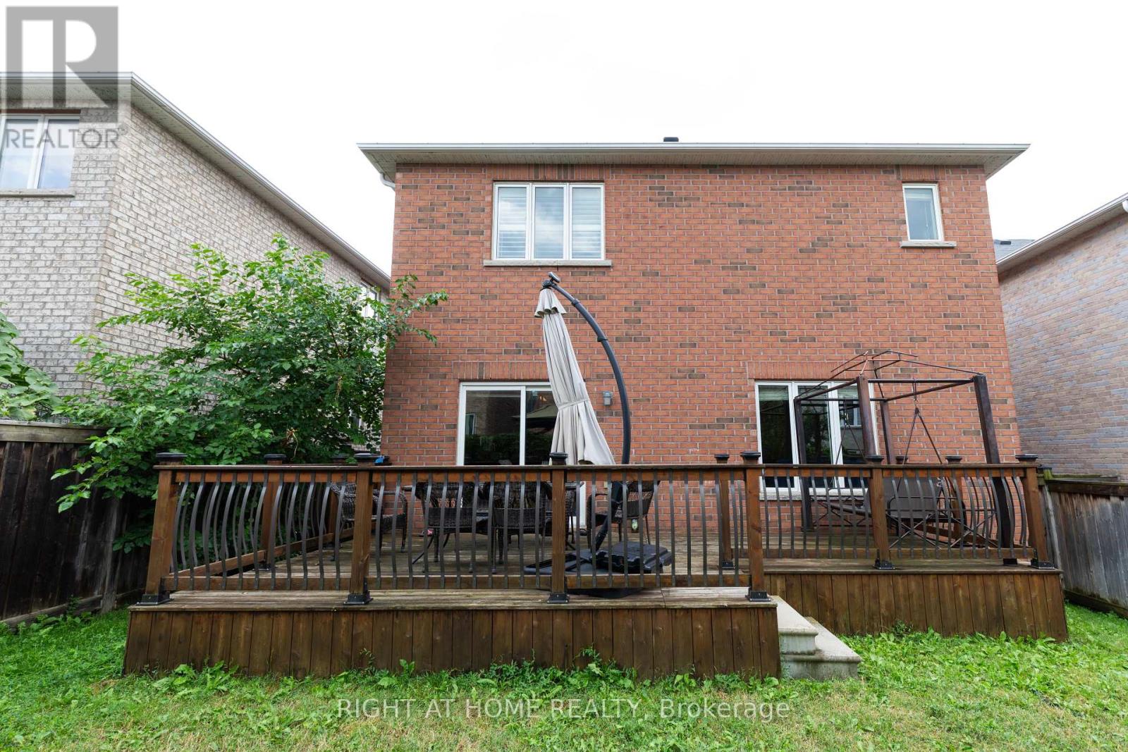 182 MAURIER BOULEVARD - 32