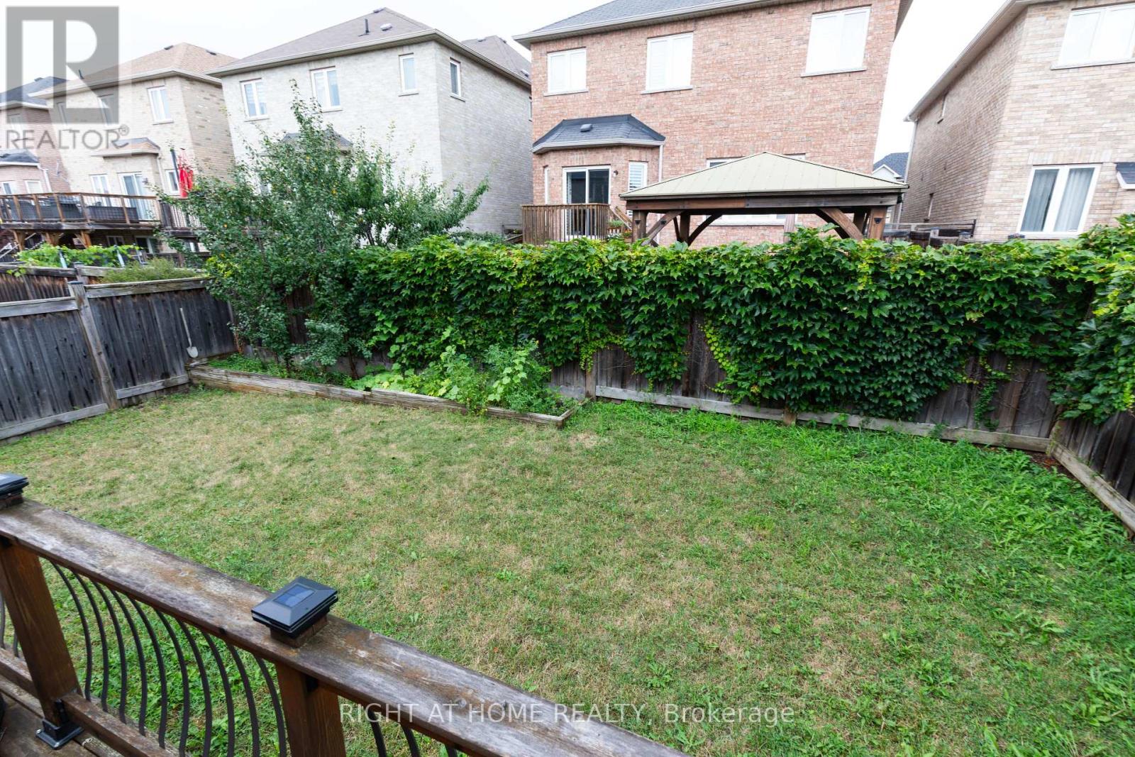 182 MAURIER BOULEVARD - 33