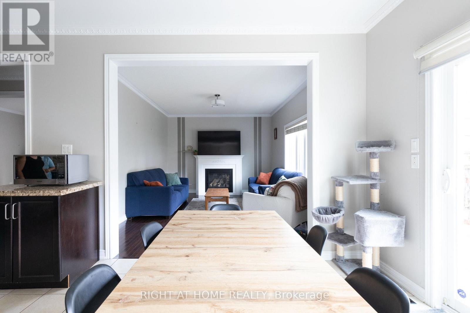 182 MAURIER BOULEVARD - 5