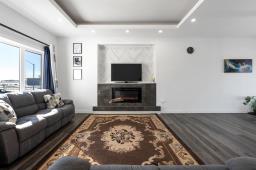 38 Falcon Drive, New Bothwell, MB R0A1C0 Photo 11
