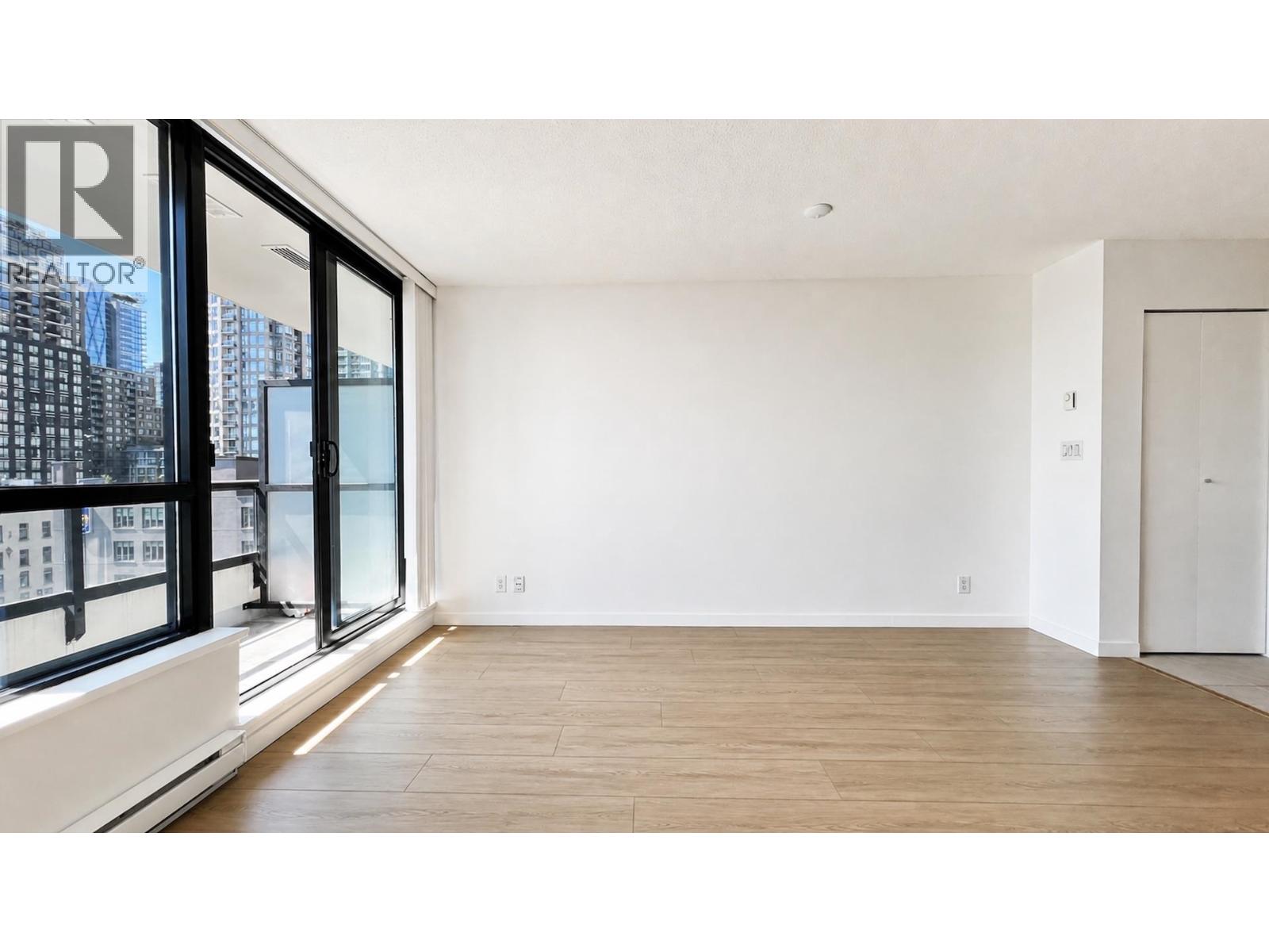 908 977 MAINLAND STREET, Vancouver — photo 2