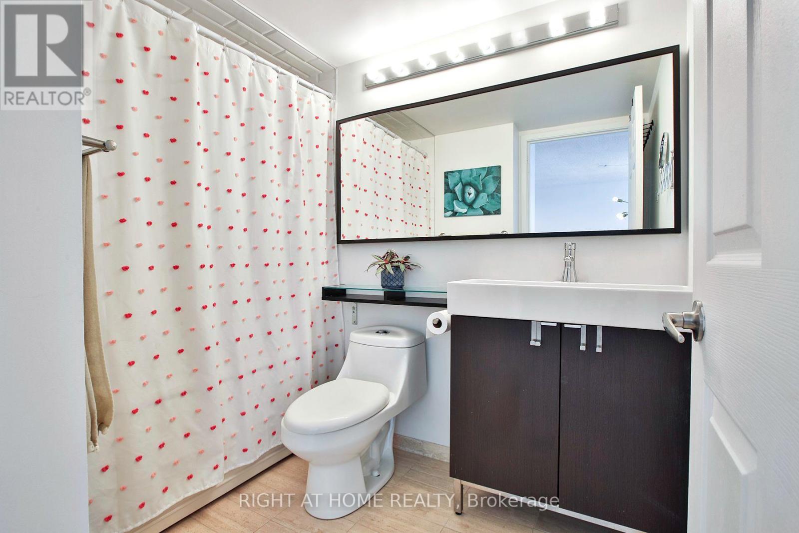 #2212 7 CONCORDE PLACE - 16
