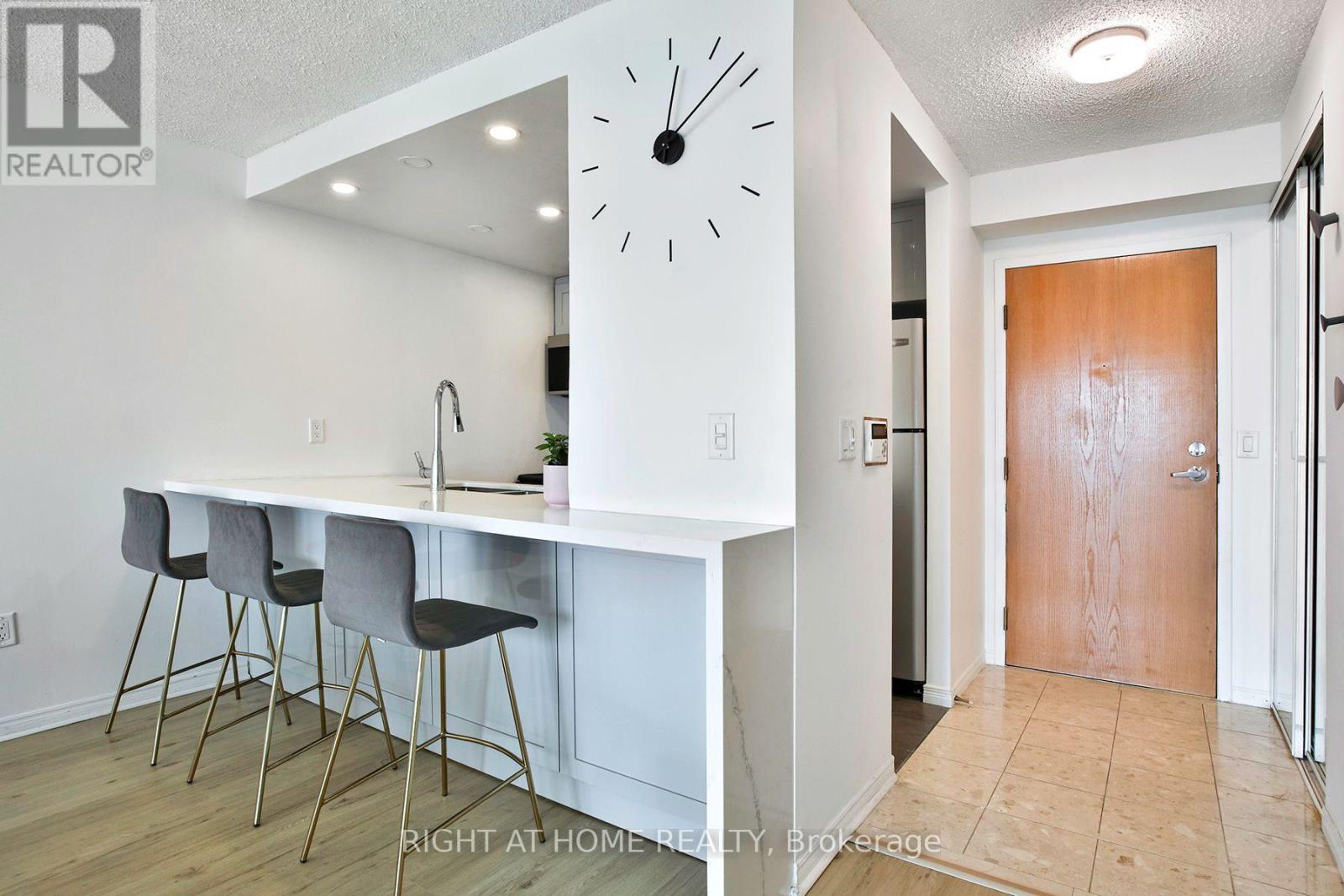 #2212 7 CONCORDE PLACE - 8