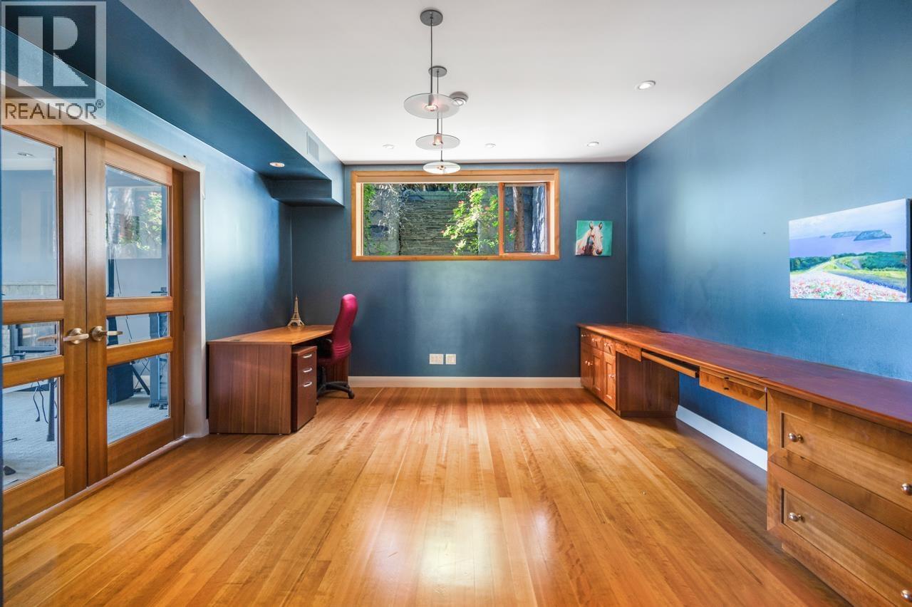 1626 PINECREST DRIVE, West Vancouver