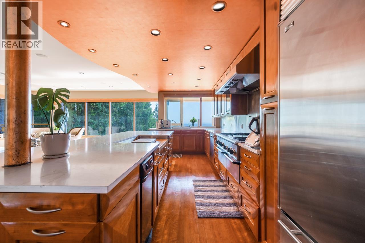 1626 PINECREST DRIVE, West Vancouver