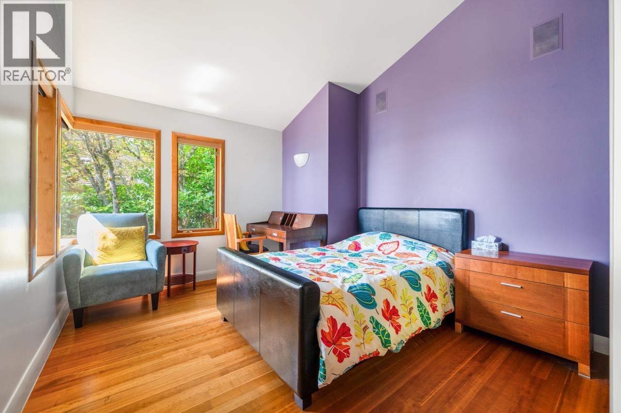 1626 PINECREST DRIVE, West Vancouver