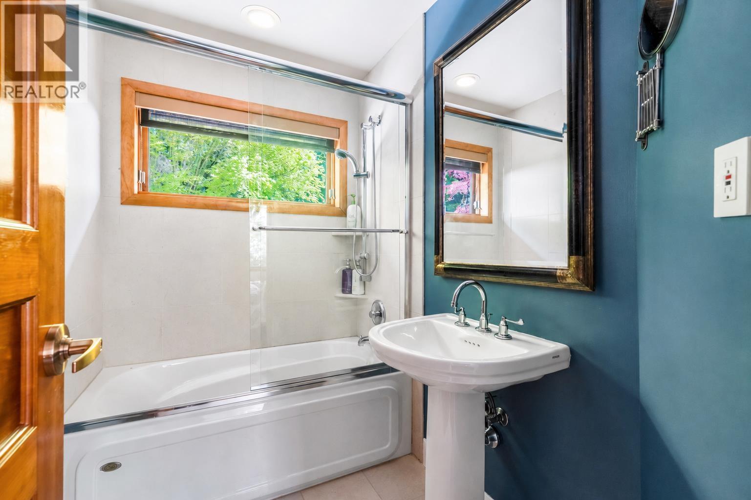 1626 PINECREST DRIVE, West Vancouver