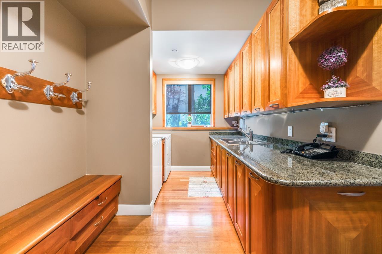 1626 PINECREST DRIVE, West Vancouver
