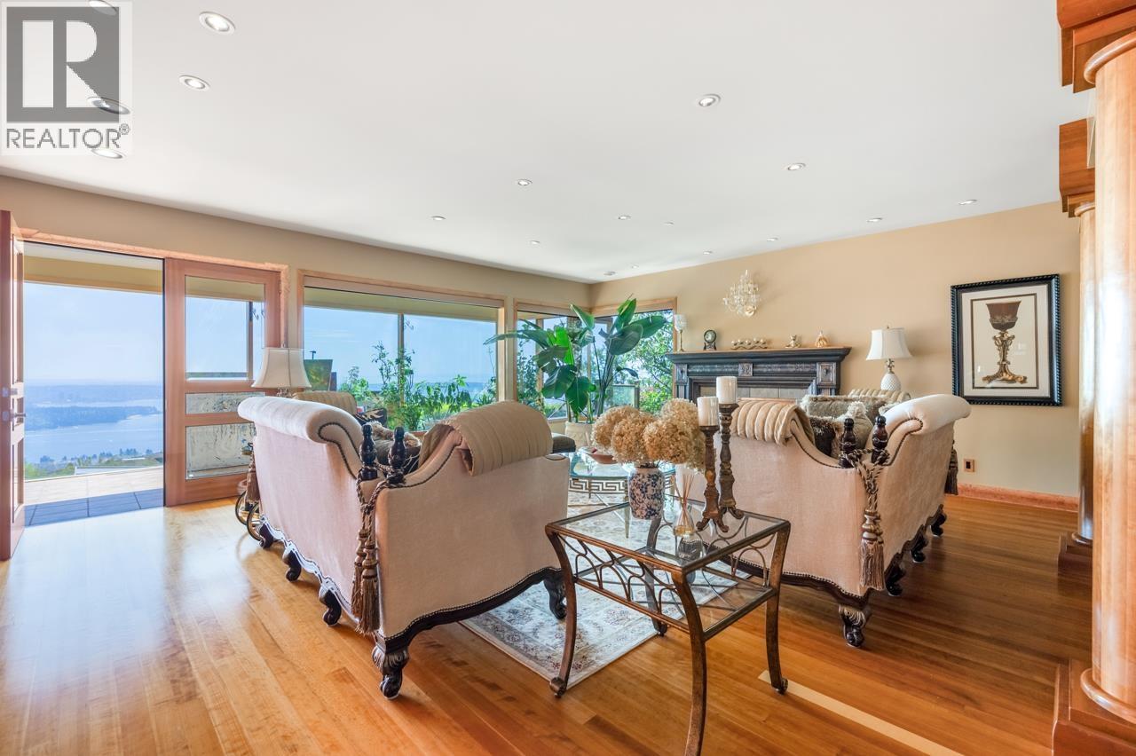1626 PINECREST DRIVE, West Vancouver