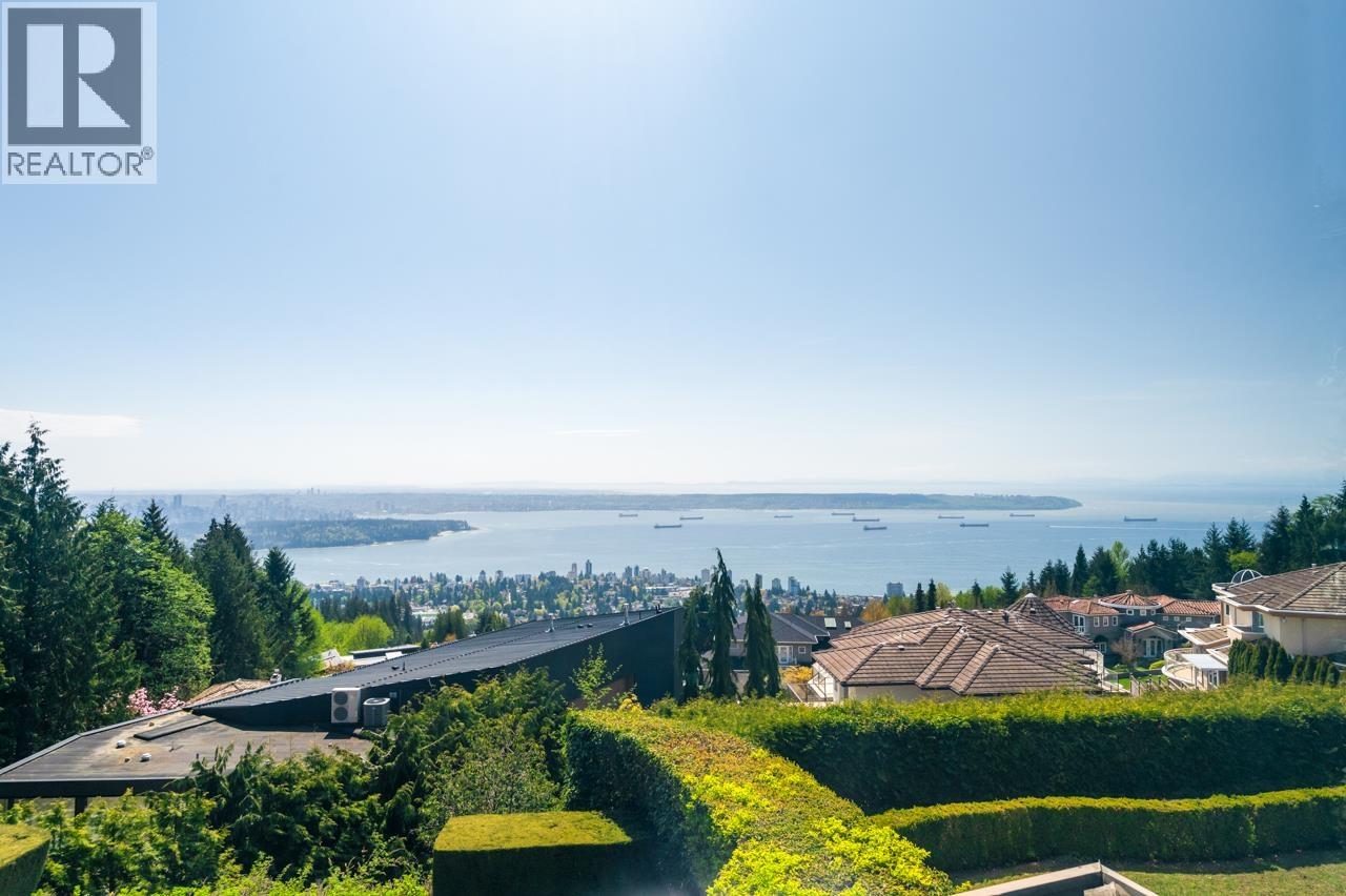 1626 PINECREST DRIVE, West Vancouver
