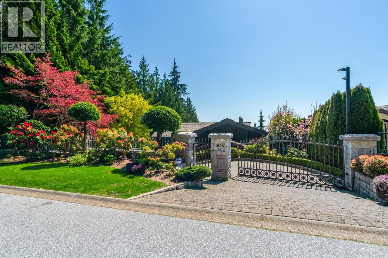 1626 PINECREST DRIVE, West Vancouver