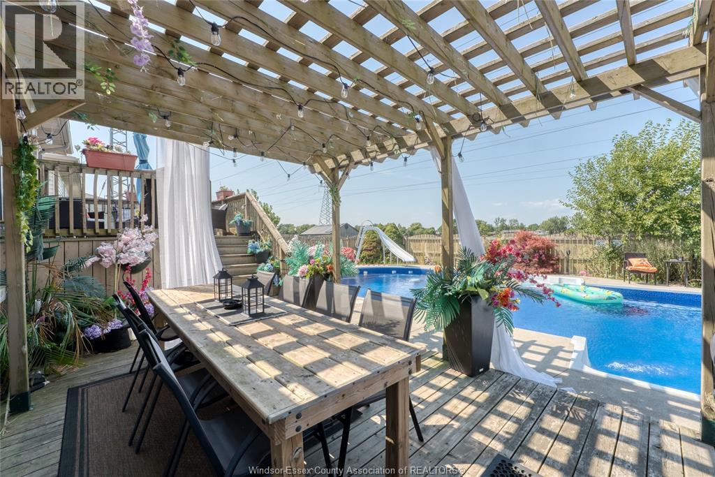 24 HOMESTEAD DRIVE - 40