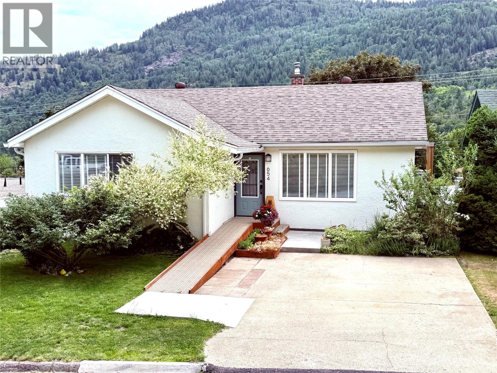 654 Schofield Highway